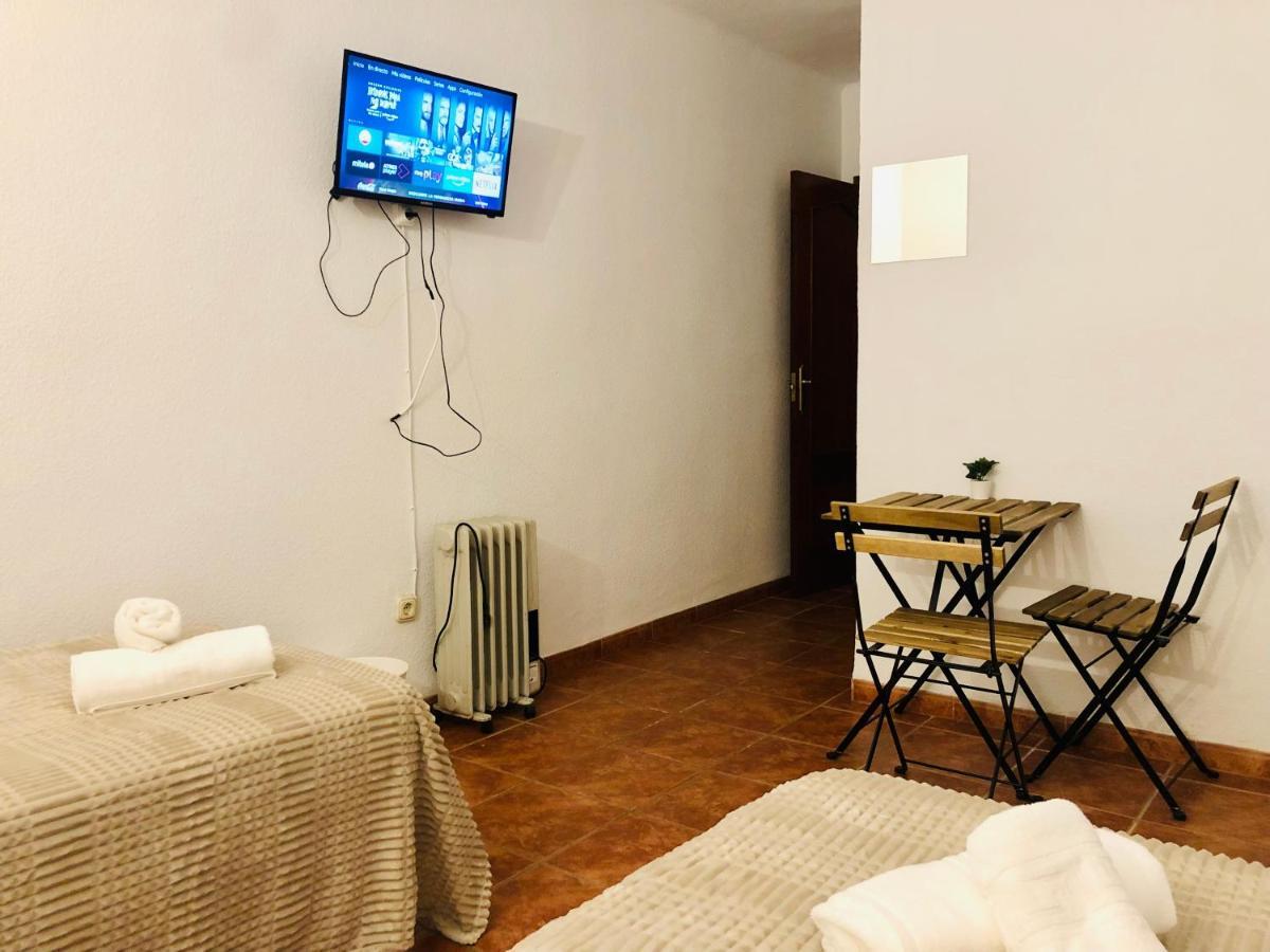 Low Cost Rooms Malaga River Eksteriør bilde