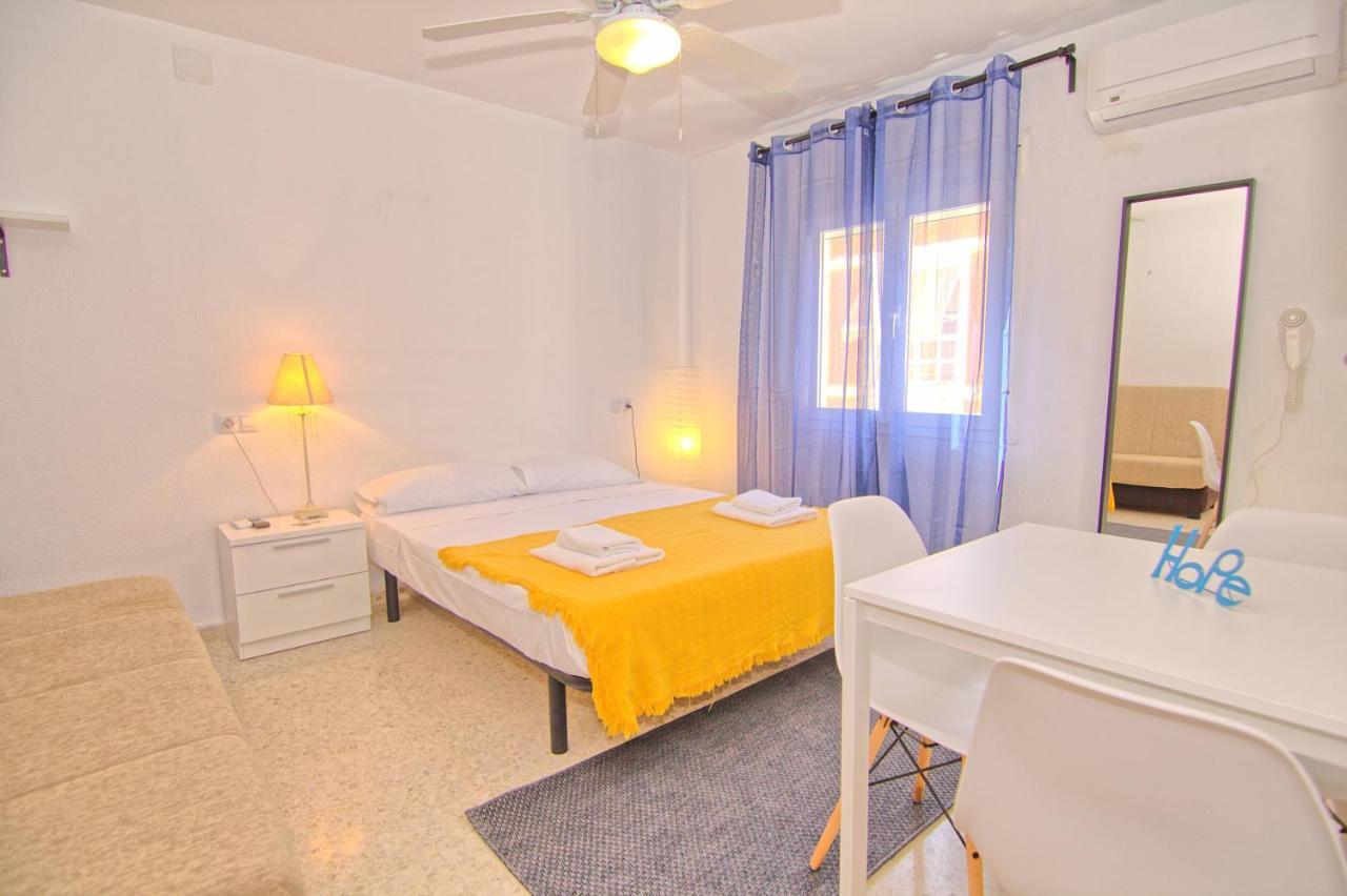Low Cost Rooms Malaga River Eksteriør bilde
