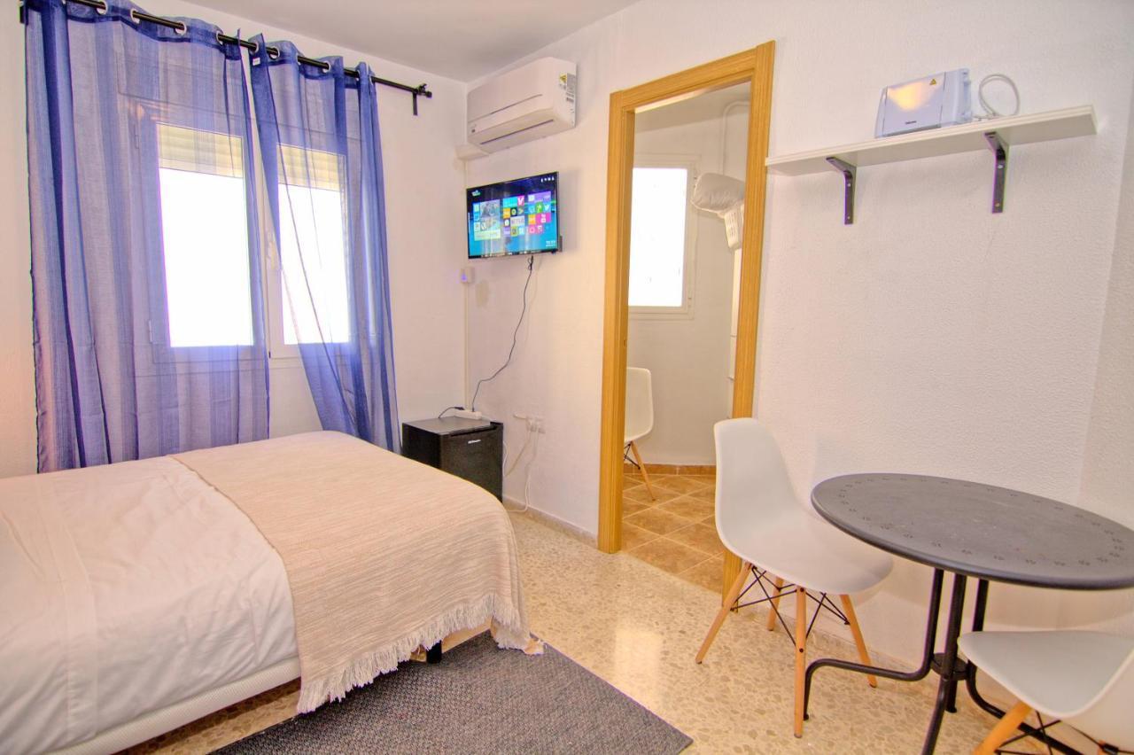 Low Cost Rooms Malaga River Eksteriør bilde